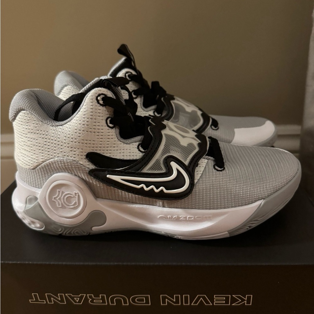 Nike KD Trey 5X in Wolf Grey!! New!!